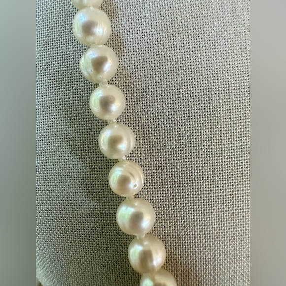 Vintage Pearl Necklace & Tahitian Post Earrings - Picture 5 of 15